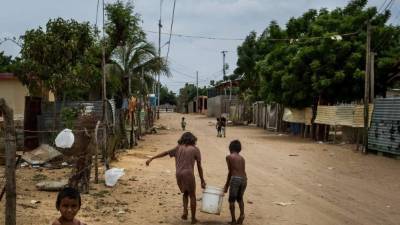 En un informe sobre 'Pobreza y desigualdad' en Latinoamérica, el RIMISP ha expuesto las conclusiones de dos años de investigación que muestran casi dos caras de la realidad en el continente, la del desarrollo sostenido que embellece y enmascara la situación más trágica de las áreas rurales. EFE/Archivo