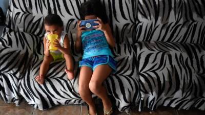 Cientos de miles de niños venezolanos viven separados de sus padres, quienes se vieron obligados a emigrar.