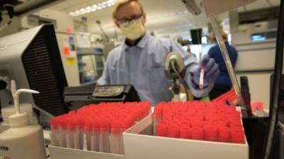 EEUU y China iniciaron pruebas 'exitosas' en humanos de una vacuna experimental contra el coronavirus./AFP.