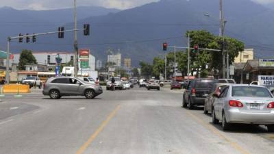 Solución. El puente eliminará los semáforos y el tiempo que pasan en ellos los conductores. Foto: Moisés Valenzuela.