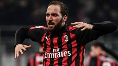 Higuaín le dio una victoria clave al Milan. FOTO AFP.