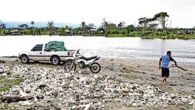 Los desechos en las playas de Omoa causan severa contaminación.