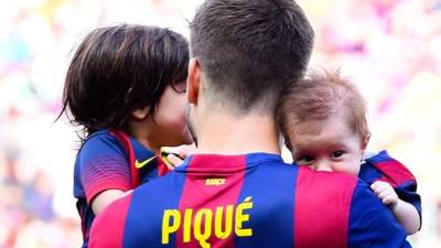 Sasha nació en Barcelona el pasado 29 de enero, mediante una cesárea programada, y llegó a casa el día 2 de febrero, precisamente el mismo día en que sus famosos papás celebraban sus respectivos cumpleaños.