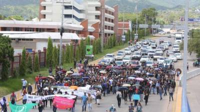 Marchas. Estudiantes protestaron en la capital y en San Pedro Sula.