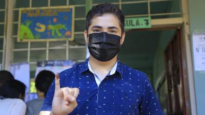 Con la esperanza de generar cambios en la política hondureña, cientos de jóvenes llegaron hasta sus centros de votación para escoger a las autoridades que gobernarán el país en los próximos cuatro años.