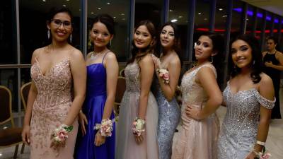 <b><span class=mln_uppercase_mln>Gala.</span></b> Mónica Turcios, Ashley Villela, Sofía Choi, Isabela Merlo, Yaretzi Velásquez y Natalie Díaz. <span class=mln_uppercase_mln>Fotos Franklin Muñoz</span>