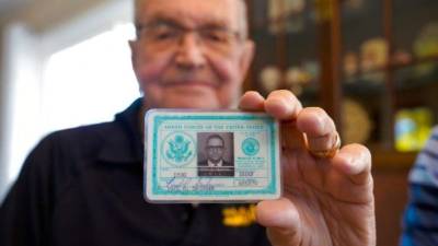 La entrega de la cartera a su dueño fue posible gracias a una cadena de buenos samaritanos.