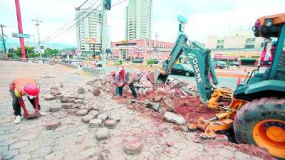 Iniciaron la construcción de bahías para el Trans 450 en Tegucigalpa.