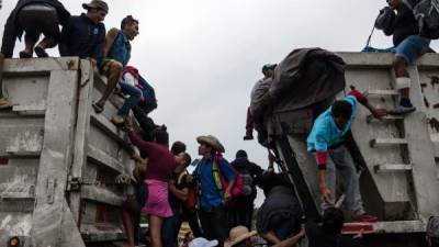 Un contingente de unos 400 migrantes llegó la tarde del sábado al municipio de Córdoba, en la zona montañosa central. Foto: AFP