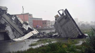 Vista de la sección del viaducto sobre la autopista A10 que se desplomó en Génova (Italia) hoy, 14 de agosto de 2018. EFE