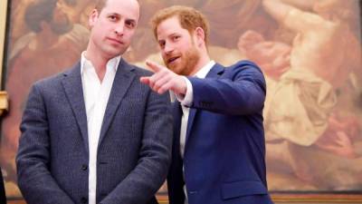 El príncipe Harry (derecha) y el príncipe William, duque de Cambridge, en la inauguración del Greenhouse Sports Centre en el centro de Londres el 26 de abril de 2018. AFP