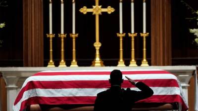 El presidente 41 de EEUU será sepultado junto a su esposa, Barbara Bush, en los jardines de la Biblioteca que fundaron en Texas./