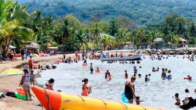 reactivación. Los negocios tomaron medidas para evitar contagios, muchas personas no los acataron.