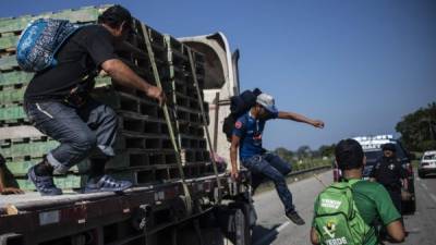La oficina del Ombudsman guatemalteco señaló que unos 1,500 hondureños integraban la segunda caravana. AFP