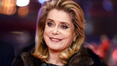 La actriz más venerada de Francia, Catherine Deneuve, atacó el 9 de enero de 2018 un nuevo 'puritanismo' provocado por los escándalos de acoso sexual, declarando que los hombres deberían ser 'libres de seducir' a las mujeres. / AFP PHOTO
