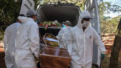 La pandemia se encuentra en plena curva ascendente en América Latina y en Brasil, que tiene el mayor número de muertos en la región. Foto: AFP
