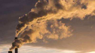 El estudio concluye que las emisiones globales deben reducirse un 7,6 por ciento cada año entre 2020 y 2030 para cumplir el objetivo de no superar una subida de 1,5 grados este siglo. EFE/Attila Balazs/Archivo