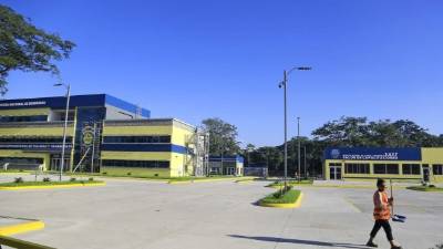 Es un edificio de tres niveles para los trámites y un salón para capacitaciones. Foto: Melvin Cubas.