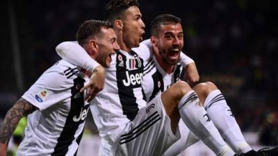 La Juventus de Turín es uno de los grandes europeos que realizará grandes cambios en su plantilla la próxima temporada, todo ello con el objetivo de alcanzar una Champions League que está siendo la gran obsesión de la Vecchia Signora. Hoy la prensa de Italia ha revelado los seis fichajes que hará el cuadro italiano.