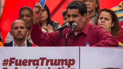 Maduro dice que la Fiscalía venezolana entorpeció las investigaciones de corrupción que él ordenó.
