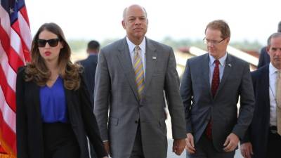 El secretario de Seguridad de Estados Unidos visitó en San Pedro Sula el Centro de Atención del Migrante Retornado (CAMR) en San Pedro Sula y luego dio una conferencia en el aeropuerto Ramón Villeda Morales, adonde dejó claro que seguirán las deportaciones de quienes emigren irregularmente. Foto: Yoseph Amaya