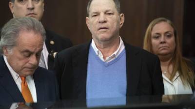 Harvey Weinstein (c) en los tribunales. Foto AFP