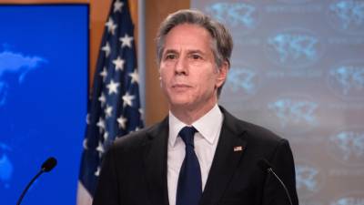 El secretario de Estado de EEUU, Antony Blinken, sostuvo una conversación telefónica con su homólogo de Rusia, Serguéi Lavrov, para exhortarle a realizar la retirada de las fronteras con Ucrania.