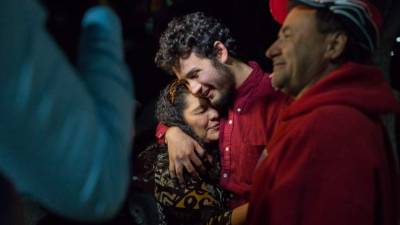 Afortunadamente el catracho se reencontró anoche con su familia después de ser libertado.