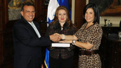 Miriam Guzmán fue juramentada el jueves por el presidente Porfirio Lobo.