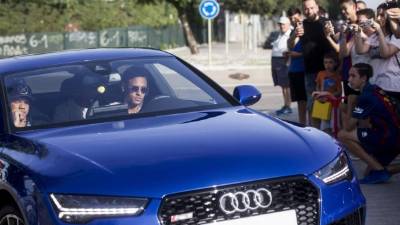 El delantero brasileño del FC Barcelona, Neymar da Silva, a su llegada a la Ciudad Deportiva Joan Gamper. EFE