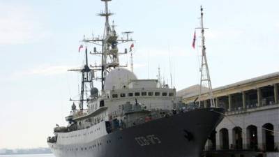 El barco ruso SSV-175 Viktor Leonov.