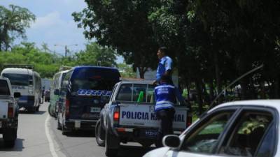 Elementos policiales durante operativos hechos en el bulevar del este.