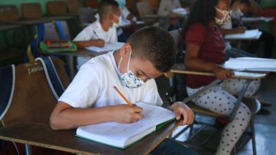 En la capital, los niños iniciaron clases semipresenciales desde el 15 de febrero.