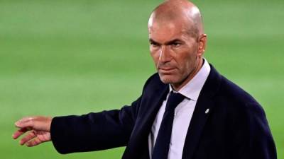 Real Madrid's French coach Zinedine Zidane gestures during the Spanish league football match between Real Madrid CF and Valencia CF at the Alfredo di Stefano stadium in Valdebebas, on the outskirts of Madrid, on June 18, 2020. (Photo by JAVIER SORIANO / AFP)
