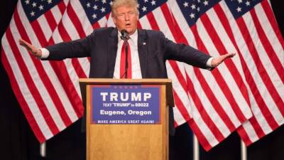 El magnate dijo que presentó su declaratoria sin prórrogas contrario al candidato Bernie Sanders. AFP