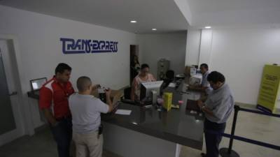 En la empresa Trans-Express están recibiendo dos mil libras más de productos de lo que registran en temporada normal. Foto: Melvin Cubas