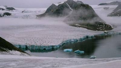 Uunartoq Qeqertoq es una isla ubicada en la costa centro-oriental de Groenlandia, fue redescubierta en 2005. Se le considera el último lugar descubierto por el hombre.En ella solo habitan osos polares y algunos mamiferos marinos.