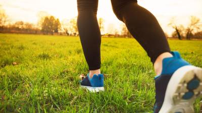 Es muy importante utilizar el calzado deportivo adecuado para caminar, en especial si se trata de ponerse en forma.
