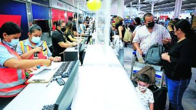 Más de tres mil personas diarias en promedio entran y salen del Villeda Morales. Foto: Melvin Cubas.