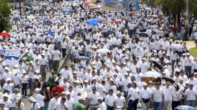 Los salvadoreños participaron en una 'histórica marcha' contra la violencia en ese país.