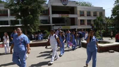 Los estudiantes que estaban en clases han empezado a abandonar las instalaciones de la Unah-vs.