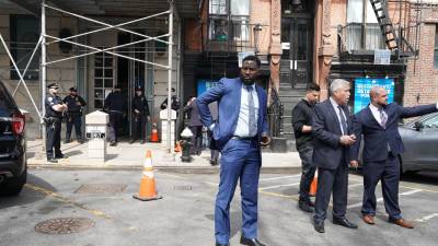 El sospechoso fue detenido mientras caminaba por una calle de Manhattan, informaron las autoridades.