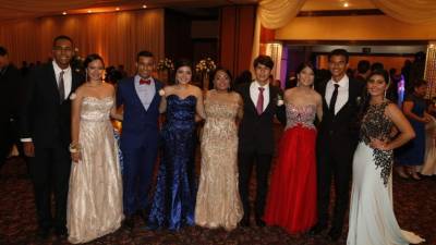 Los bachilleres disfrutaron de su noche de graduación.