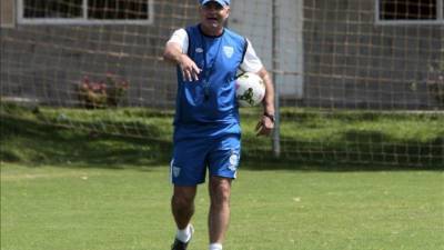 El argentino Iván Franco Sopegno, entrenador de la selección de fútbol de Guatemala, junto a todo su equipo técnico, presentaron su renuncia 'irrevocable'.