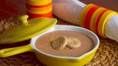 Fotografía de archivo que muestra un plato de habichuelas con dulce. Las habichuelas con dulce, una combinación de habichuelas rojas, leche, azúcar, batata, galletas y diferentes especias, un plato exclusivo de la República Dominicana, es el símbolo de la gastronomía del país en Semana Santa y su consumo es obligatorio en estas fechas. EFE