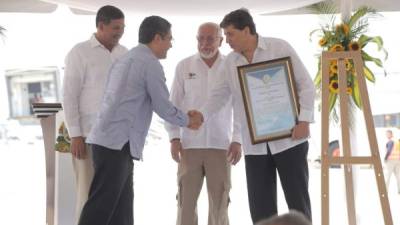 El presidente de Honduras, Juan Orlando Hernández, participó en los actos de certificación.
