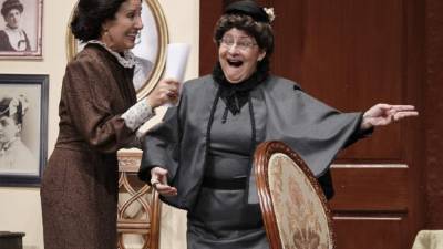 Actrices sampedranas participan en una obra en el teatro José Francisco Saybe.