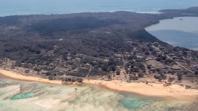 Las primeras imágenes aéreas captadas en Tonga muestran la devastación causada por la erupción volcánica y el tsunami.