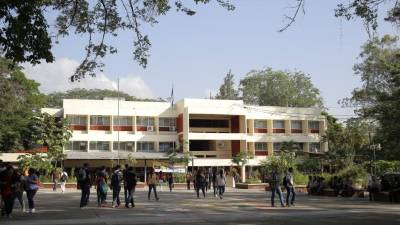 La comunidad estudiantil no está exenta de sufrir este tipo de actos. Foto panorámica de la plaza de la Unah-vs.