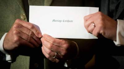 Las autoridades salvadoreñas abogan por un matrimonio entre un hombre y una mujer 'así nacidos'.